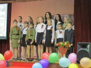 участники гала-концерта школы №6 "Песни, опалённые войной"