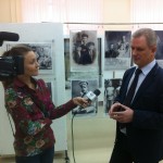 Один из организаторов www.fotohroniki.ru Андрей Гринь даёт интервью телевидению "Кварц"