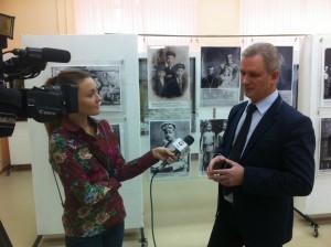 Один из организаторов www.fotohroniki.ru Андрей Гринь даёт интервью телевидению "Кварц"