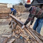 Добровольцы-радимичи помогают пожилым людям в Брянской области