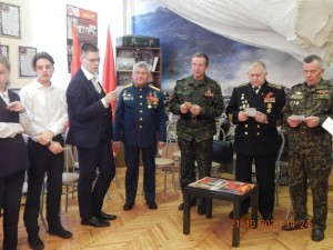 В военно-историческом музее школы №449 Пушкинского района Санкт-Петербурга прошла встреча старшеклассников с военными