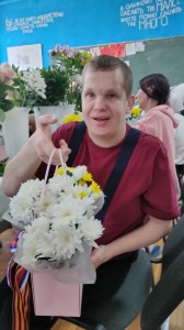 В центре реабилитации «Радимичи» в Новозыбкове изготовили букеты ко Дню Победы